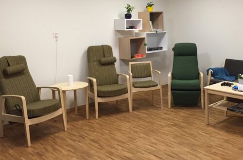 Vælg de rigtige møbler til din indretning af plejehjem