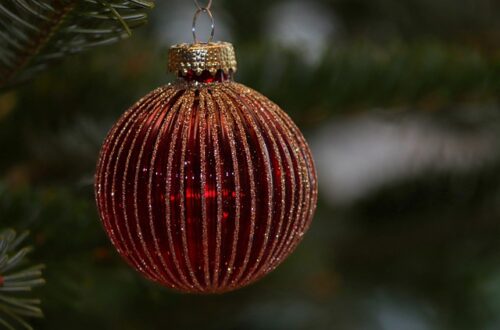 Gør dit juletræ til en juleret med det perfekte juletræstæppe